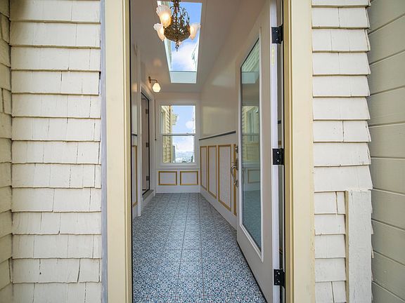 2nd image of 425A Corbett Ave #A
