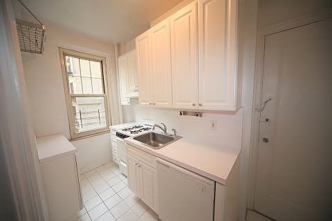 5th image of 209 Lincoln Pl #59
