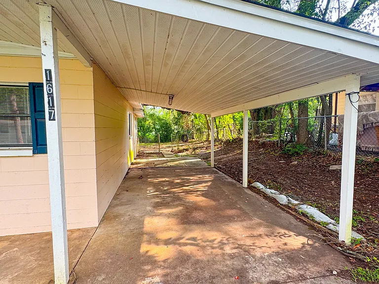 1617 Airport Dr — Photo 29