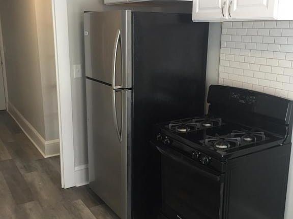 2nd image of 1872-1874 Davis St #3