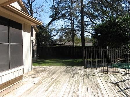 Enjoy barbeques on the deck.