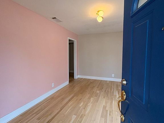 5th image of 3014 E Point St