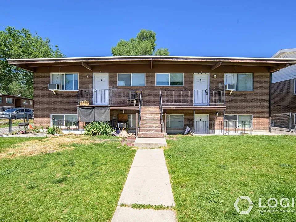1610 W Ivy Cir #4