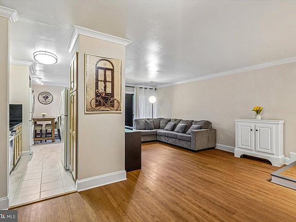3rd image of 11256 Chestnut Grove Sq