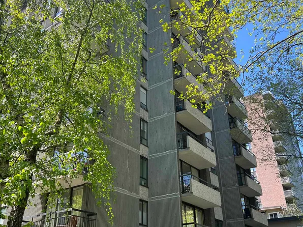 1720 Barclay St #801, Vancouver, BC V6G 1K4