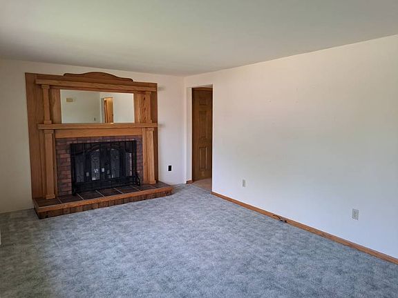 3rd image of 815 E 8th St