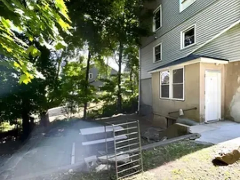 86 Maple St — Photo 6