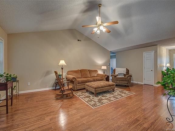 3rd image of 629 Summey Farm Dr