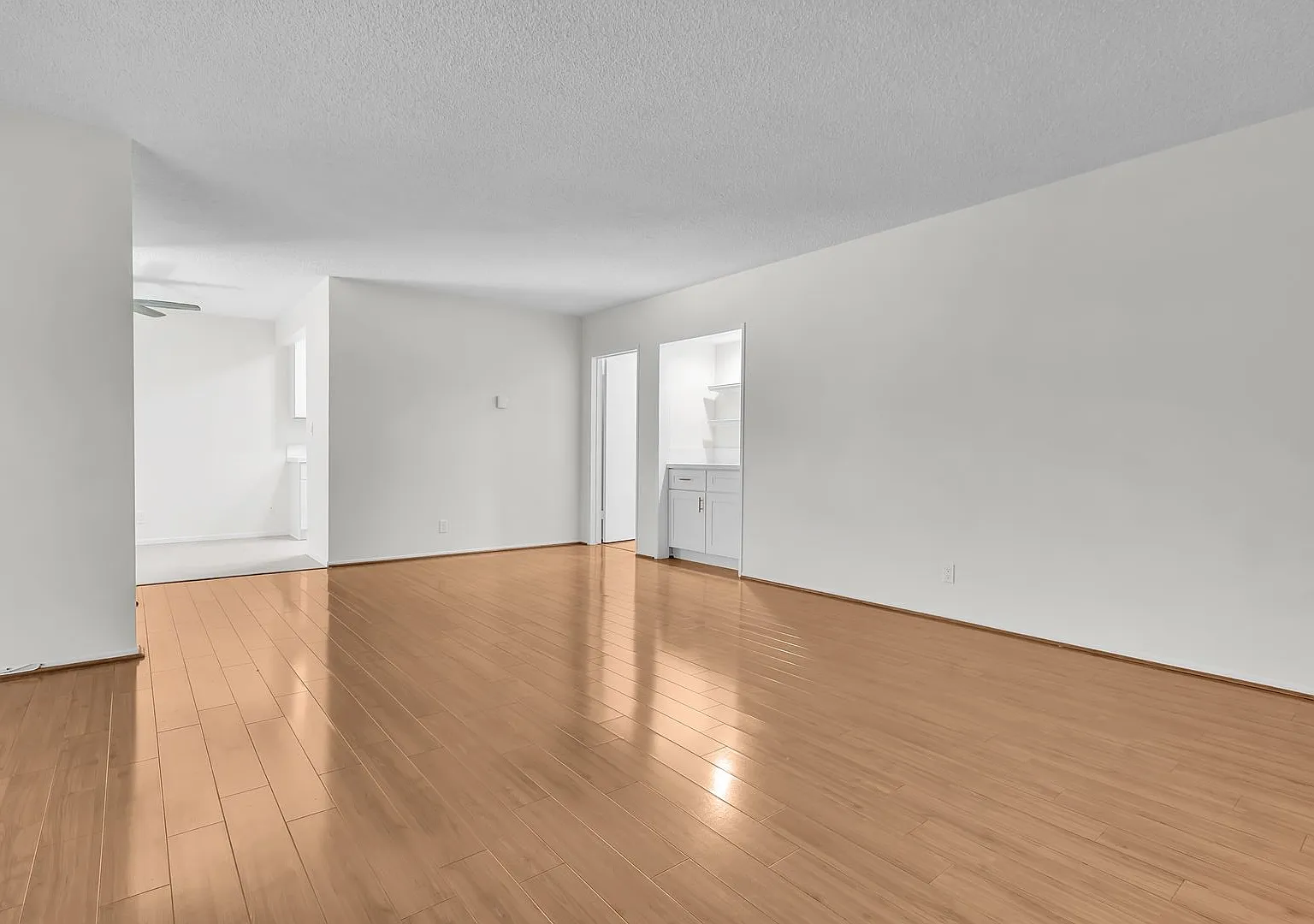 6001 Canterbury Drive — Photo 4