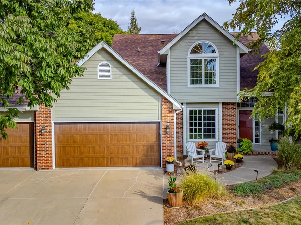 7143 Dakota Dr, West Des Moines, IA 50266