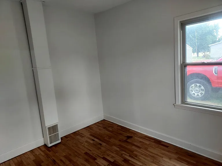 403 S Somerset St — Photo 5