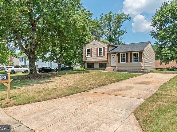 3rd image of 621 Castlewood Dr