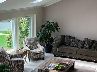 11 Keel Pl, Valley Stream, NY 11581