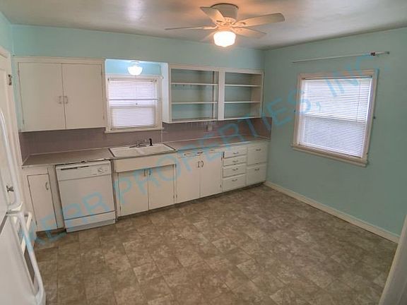 5th image of 2829 SE Van Water St