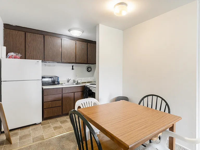 1327 Wilmot St #6 — Photo 11