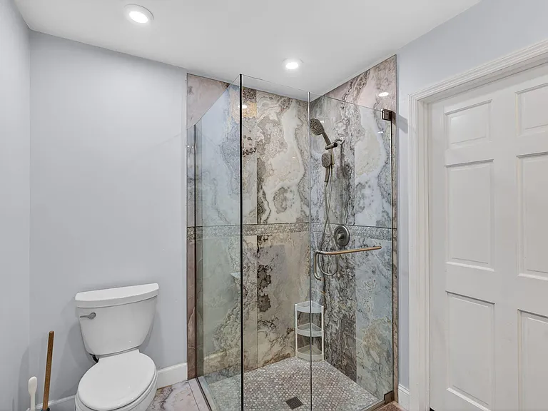 168 Thornton Dr — Photo 33