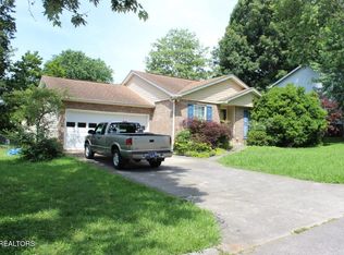 1421 Waynesboro Ln, Knoxville, TN 37923