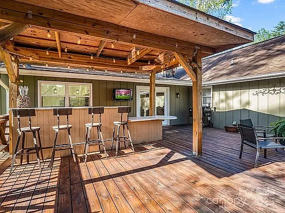 3 bed, 2.5 bath, 2200 sqft, $2,850 — Photo 1