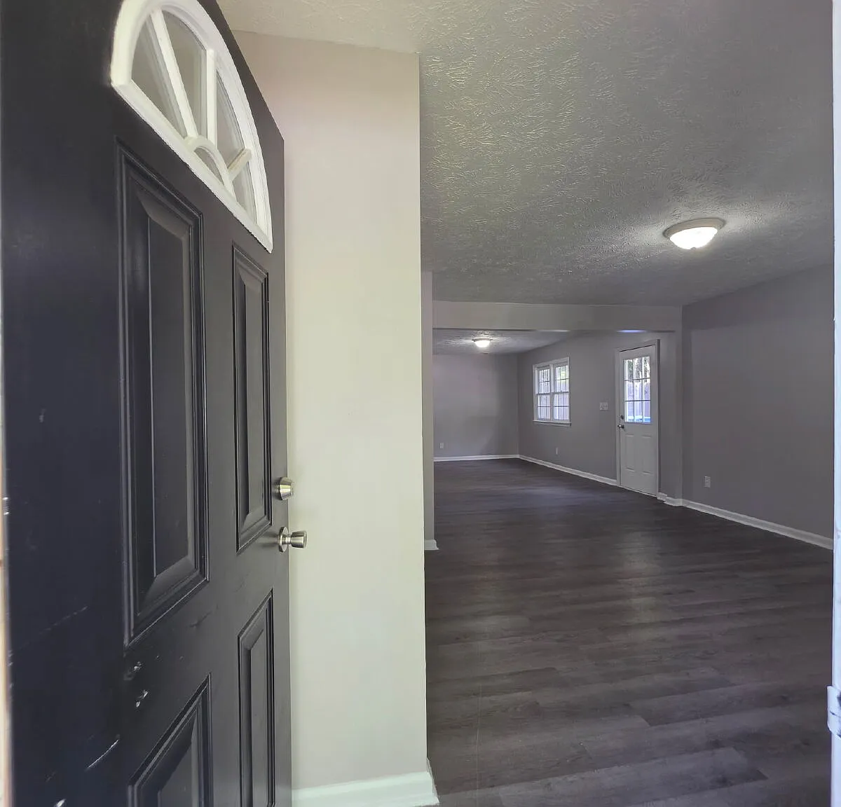 4 bed, 1.5 bath — Photo 1