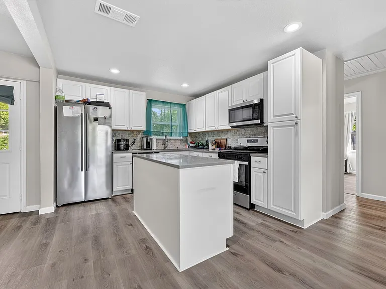 324 N Shore Pl — Photo 9