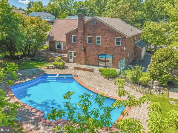 7715 Doe Ln, Glenside, PA 19038