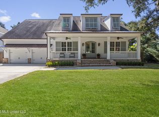 1016 Lafontaine St, Ocean Springs, MS 39564