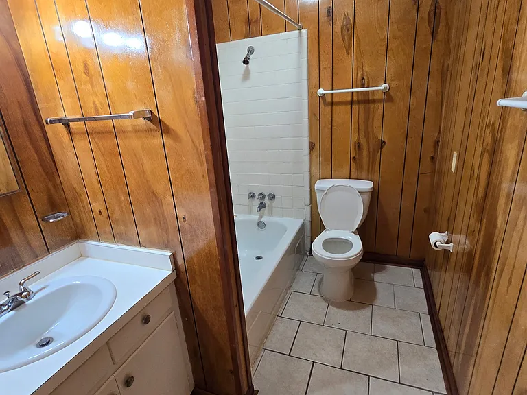 2047 Bradford Dr #B — Photo 10