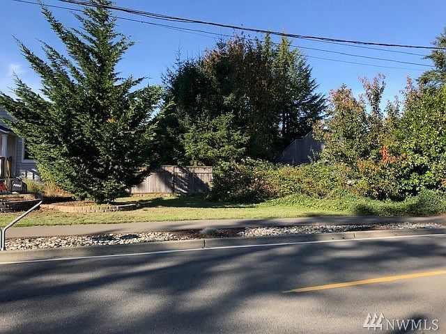 2nd image of 2133 Lake Blvd