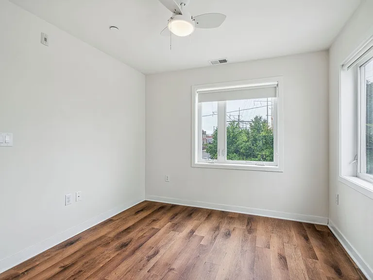 Graduate Pointe — Photo 238