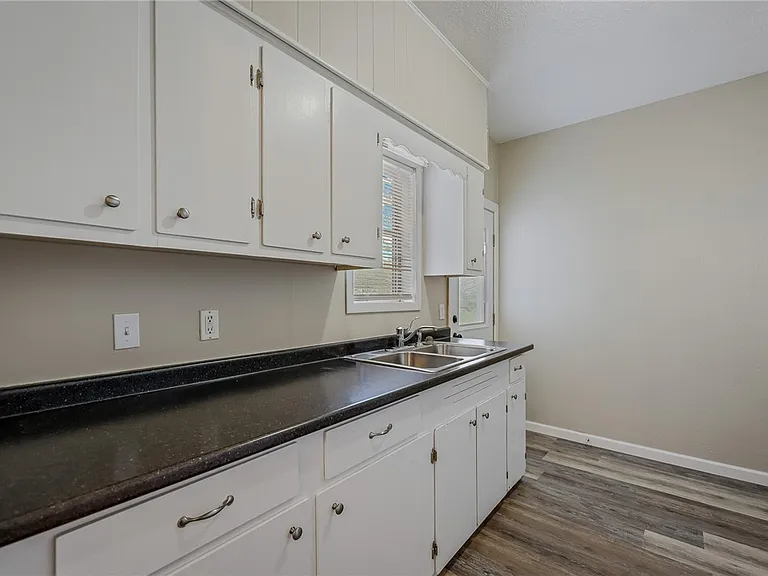 1622 Woodlawn Dr — Photo 6