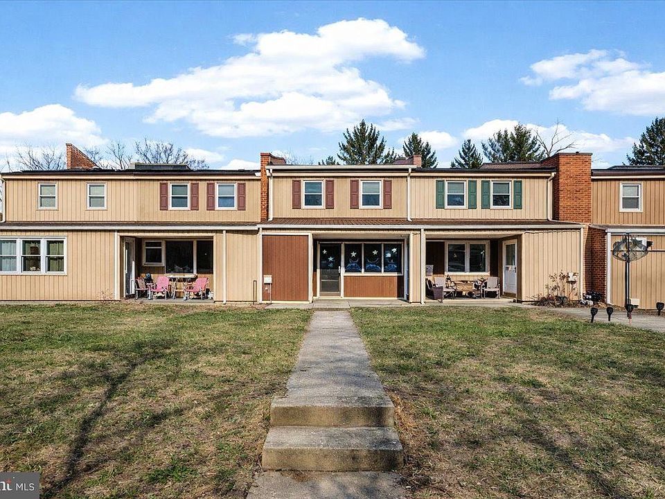 1st image of 207 Westbury Ct
