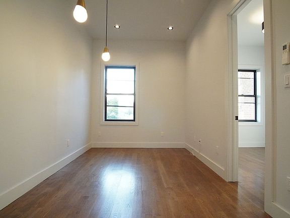 4th image of 1333 Gates Ave APT 3