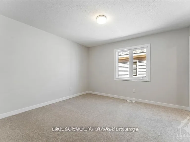 89 Hackamore Cres — Photo 11