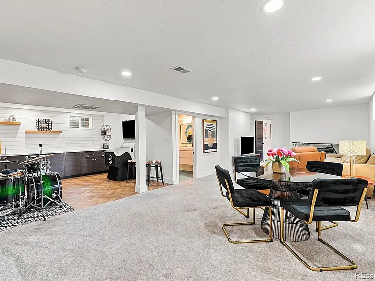 2320 S Holly Pl — Photo 21