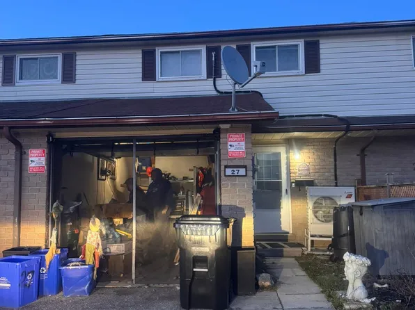 27 Dickens Dr, Barrie, ON L4N 5C4