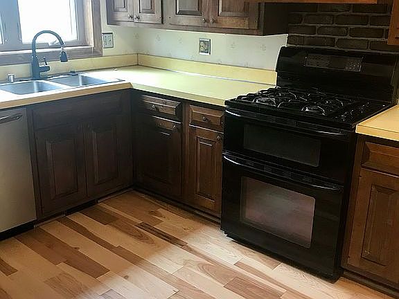 5th image of 17850 Sharon Hollow Ln