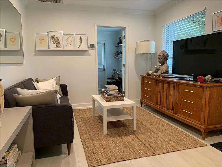 801 SW 10th St #2 — Photo 8