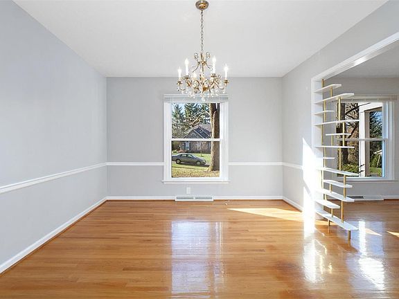 5th image of 14 Clayton Downs Ln