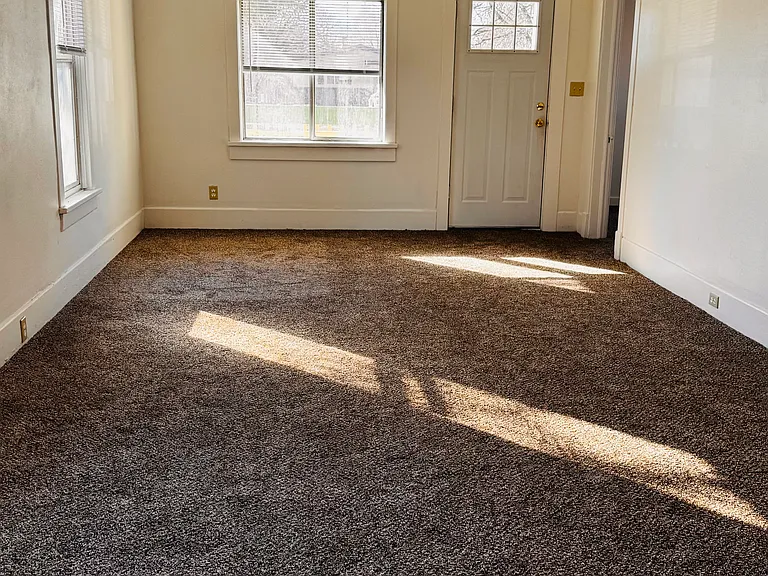 408 B Ave E — Photo 2