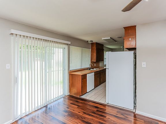 5th image of 432 Rolling Hills Dr