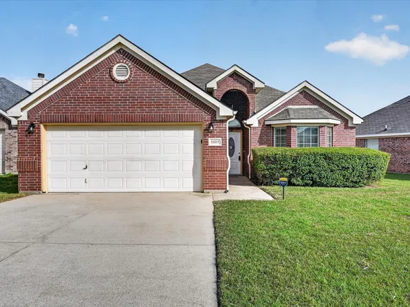 1113 Manhassett Ct, Fort Worth, TX 76140