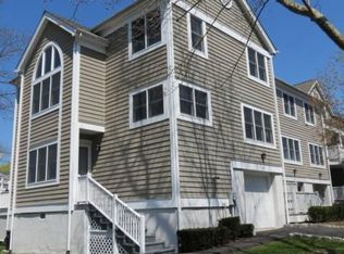 31 Brookridge Ct, Rye Brook, NY 10573