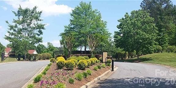 3rd image of 210 Harbor Ridge Dr