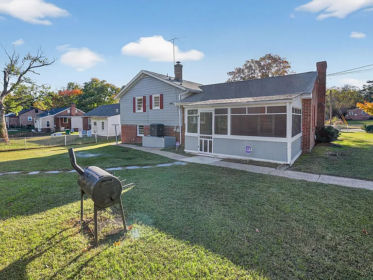 1009 Elliott Ave — Photo 24