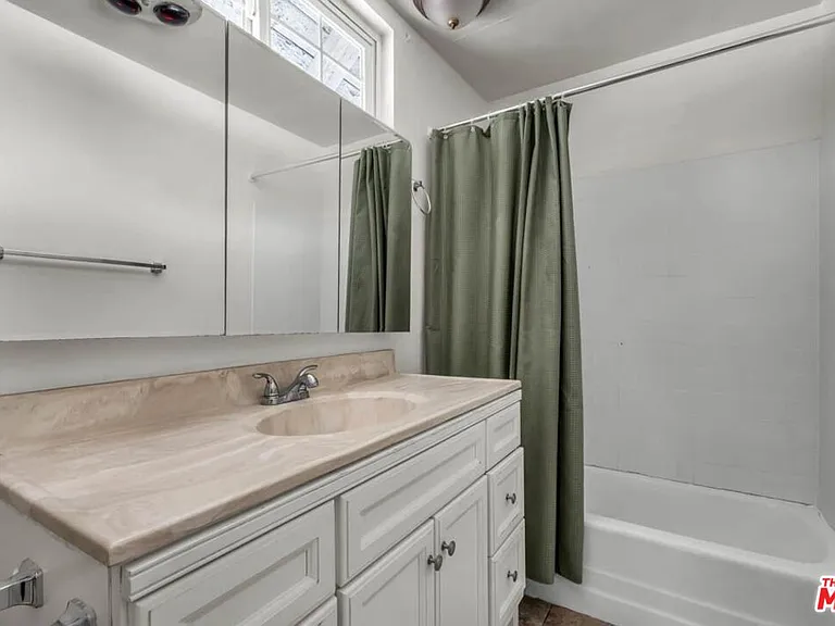7318 W 88th St — Photo 24