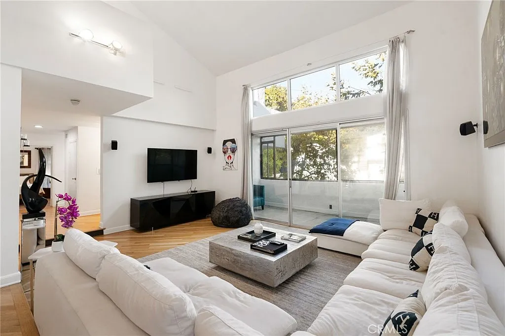 4 bed, 3168 sqft, $27,000 — Photo 4