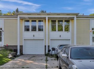 2710 Geert Ct, Lansing, MI 48910