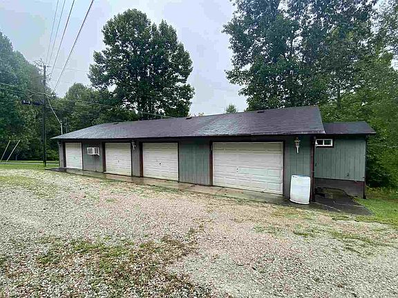 3rd image of 131 Aspen Dr