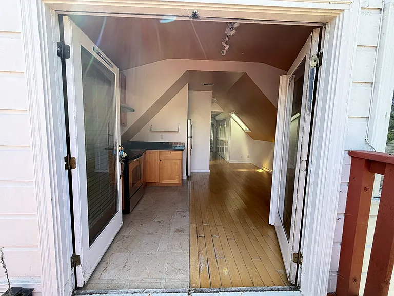838 Shrader St #3 — Photo 6