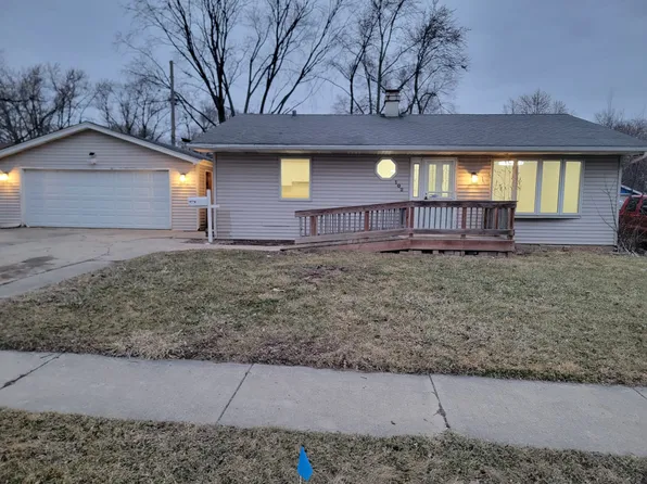 102 Grow Ln, Streamwood, IL 60107